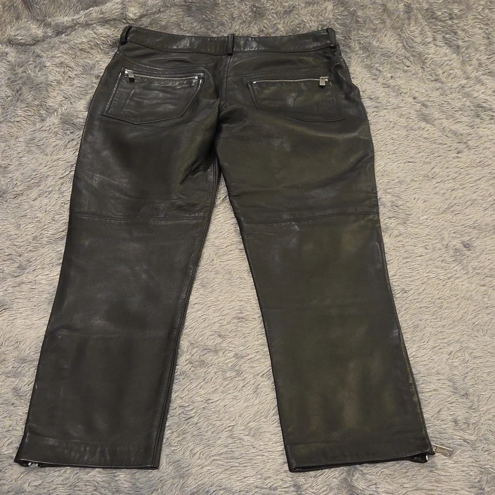 Buttery Soft Michael Kors Italy Cropped Leather Pants w/ Zipper Details Size 6!